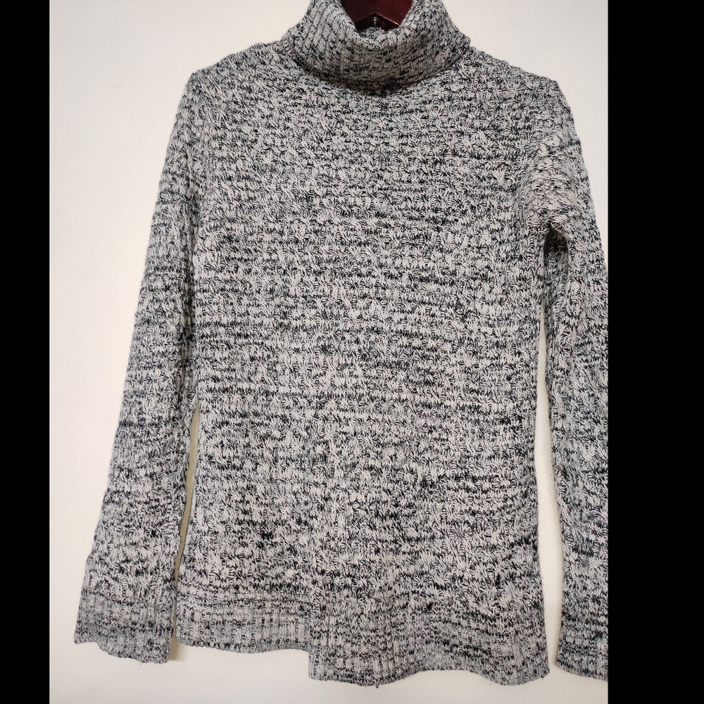 Black & white knit Turtleneck sweater - Picture 9 of 10